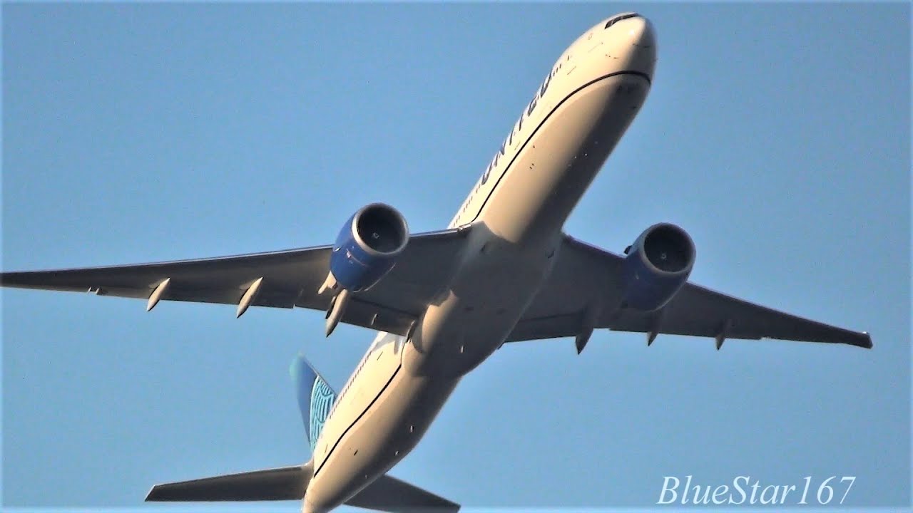 United Airlines Boeing 777-300ER (N2352U) takeoff from NRT/RJAA (Tokyo - Narita) RWY 16R