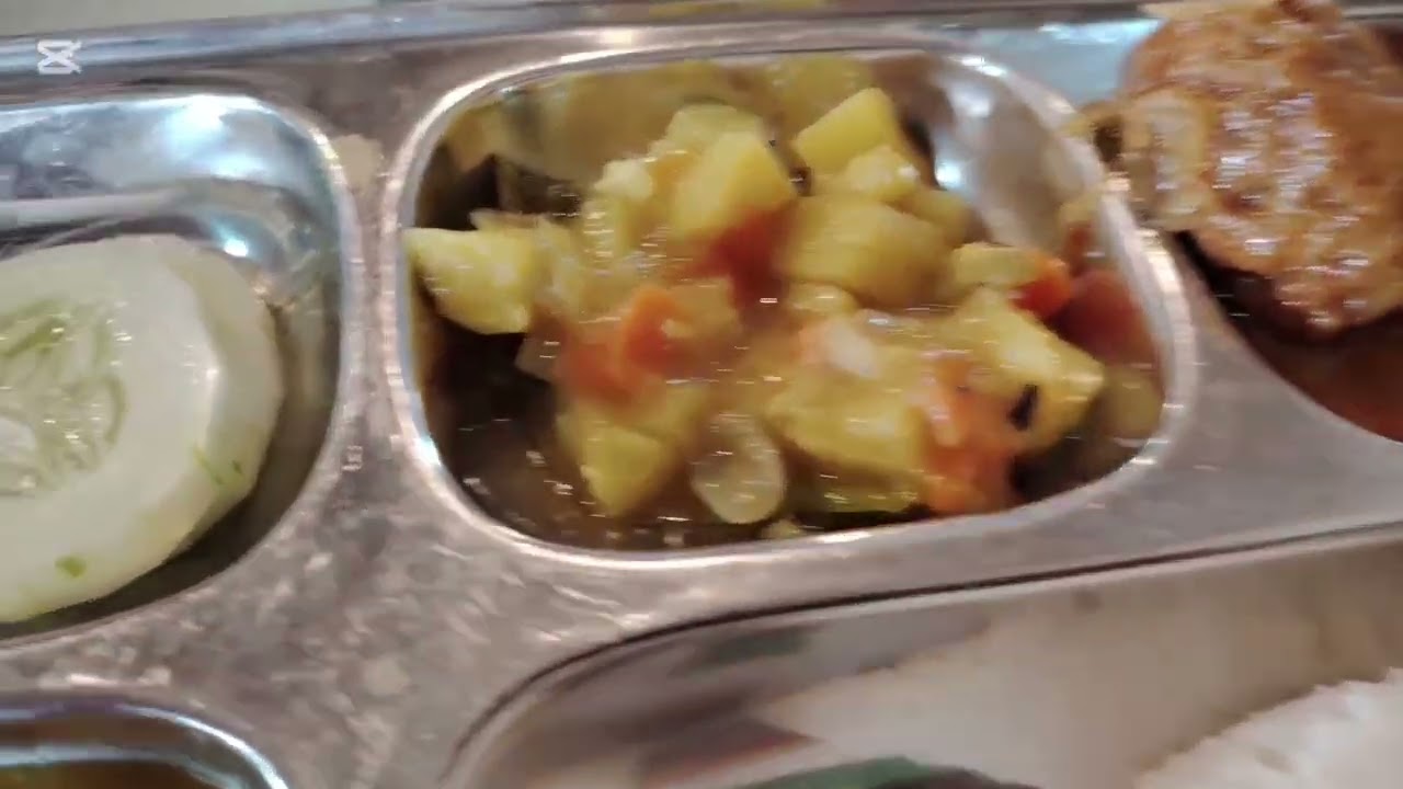 Having Rice thali #foodthali #ricethali #foodvideo #foodreview #inanibeach #chickencurry #beefcurry 