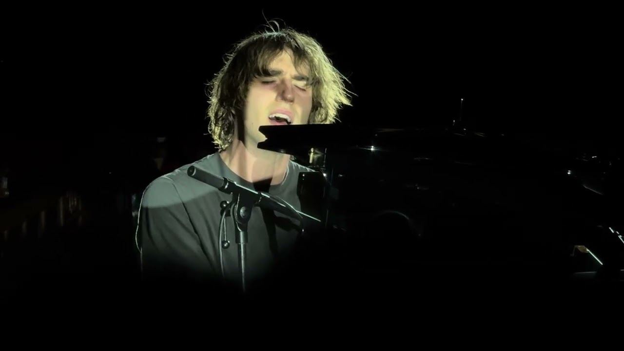 Cameron Winter - Love Takes Miles - live @ Paris Cabaret Sauvage 03/12/2025
