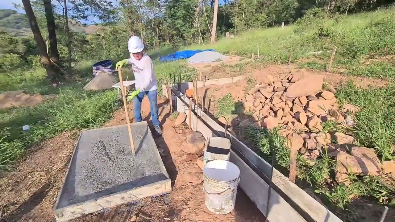 a base da casa com viga de pedra