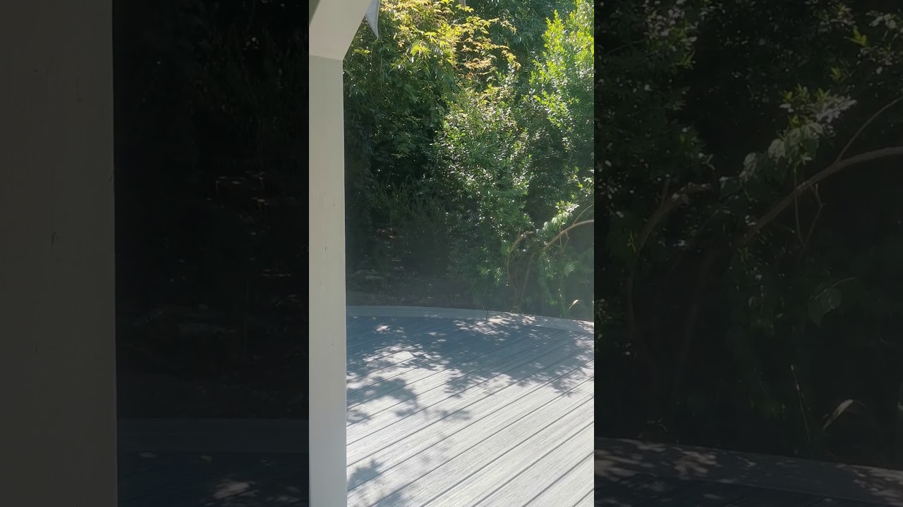 London&rsquo;s first custom curved composite deck