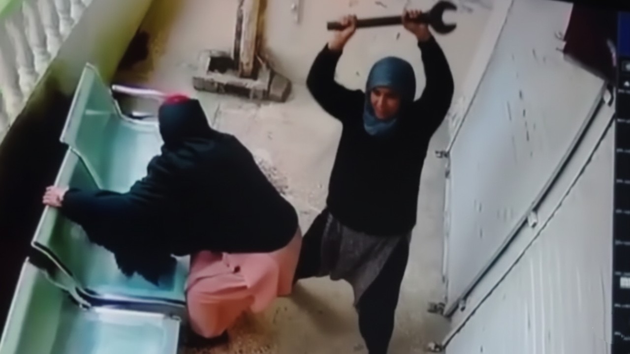 نساء شيطانات قامت بسرقات لا يتخيلها عقل! لولا الكاميرات لما عرفتها