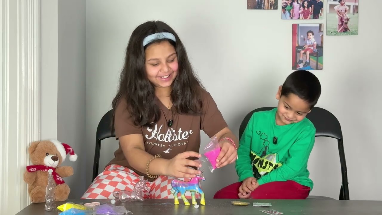 Unicorn ornament filling up with colour sand ￼