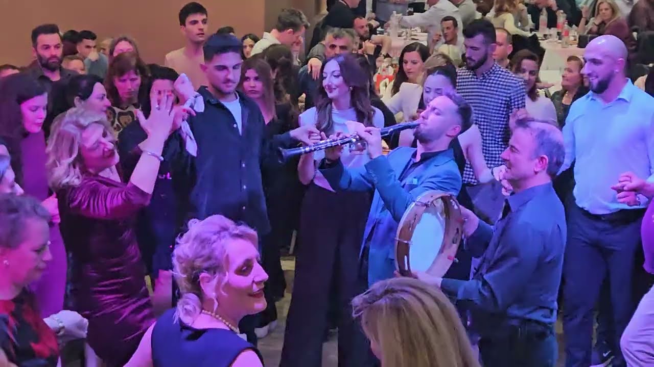 Όμορφη παρέα-Κυνηγός που κυνηγούσε-Μάνα μια κόρη που είδα εγώ/Βαγγέλης Κυριάζος--Βασίλης Παππάς 