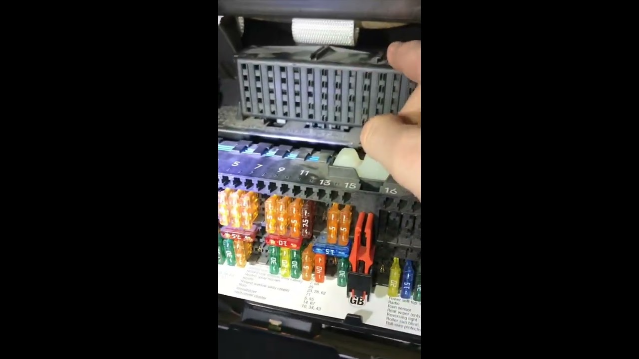 BMW E46 How to Find/Replace ignition Fuses F100-F107 Ignition Switch F105