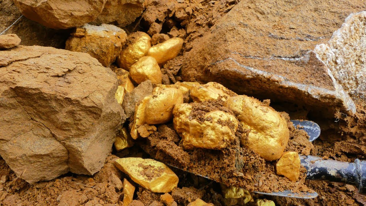 Digging Gold Nuggets at Mountain worth Million Dollar