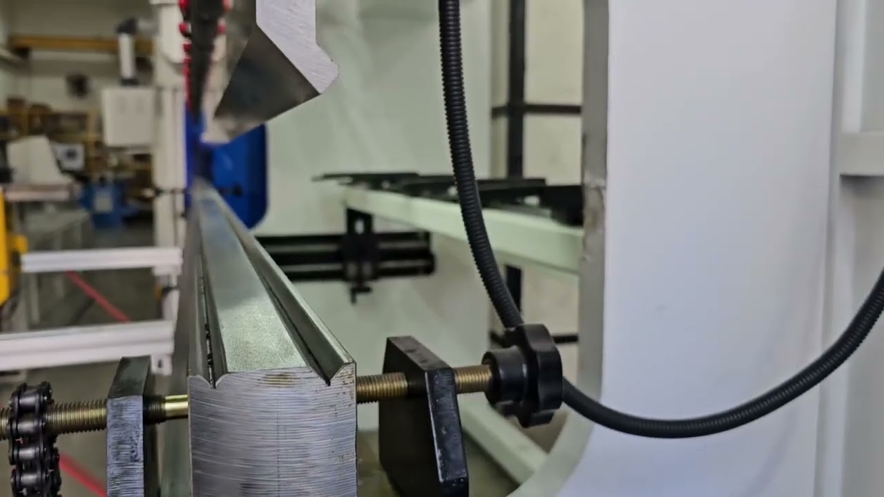 Hydraulic Press Brake | Available on IndiaMART