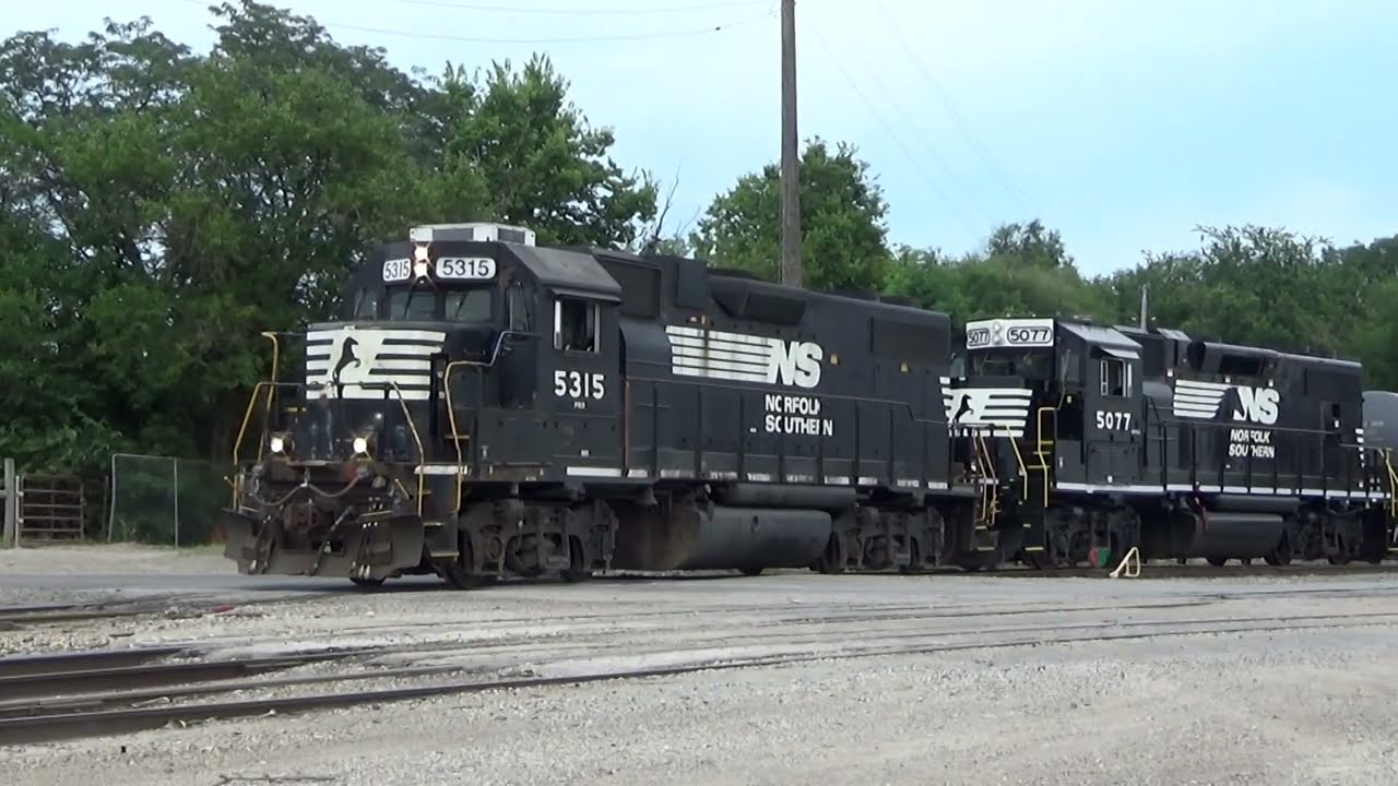 NS 5315 & 5077 on NS Local DU20 Switch Out Cargill in Des Moines, IA