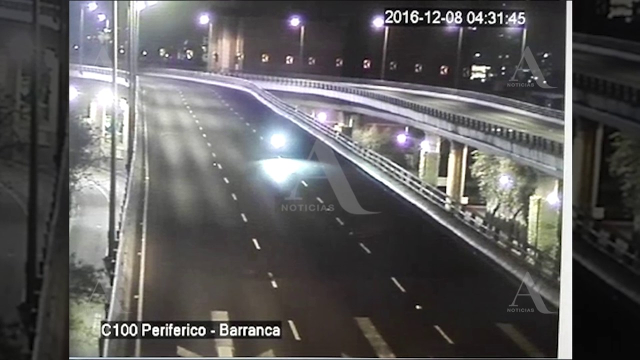 As&iacute; fue el mortal accidente de motociclistas en el segundo piso del Perif&eacute;rico - Aristegui Noticias