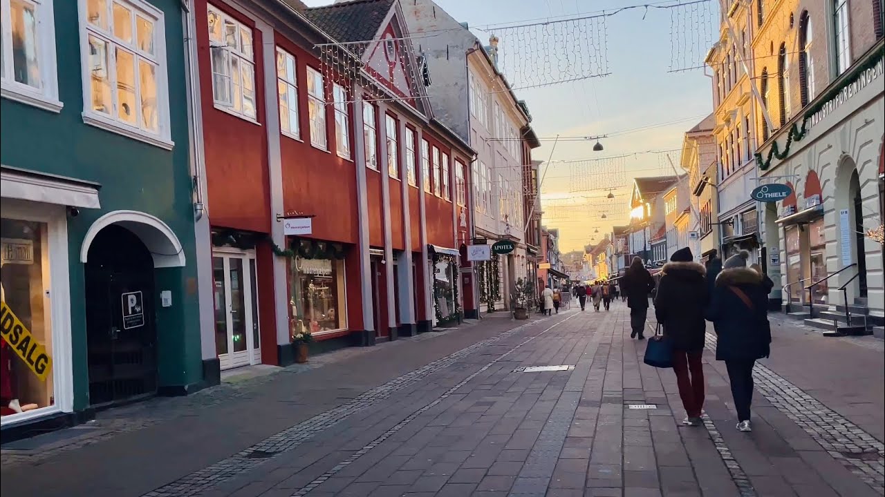 Scandinavian Walking Tour: charming Helsingör old city center & a glimpse of Hamlet’s castle