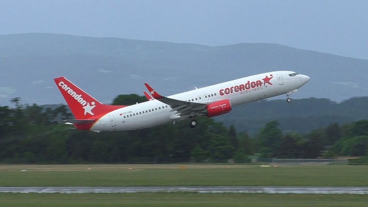 Corendon Airlines Boeing 737 takeoff at Graz Airport | TC-COE