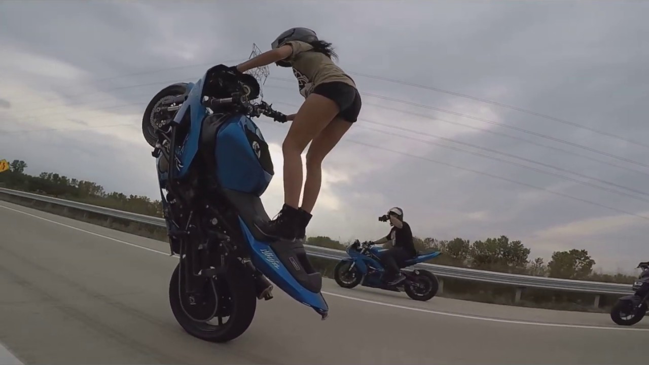AMAZING Bike Stunts Riding Female Video impress - Satisfya (Imran Khan)