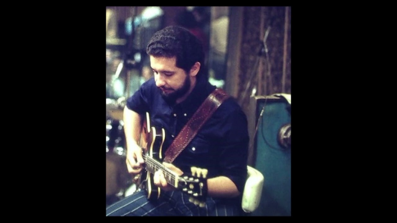 RICARDO LEW, en sesión1977 tema:  Cara de gitana . Las 3 guitarras
