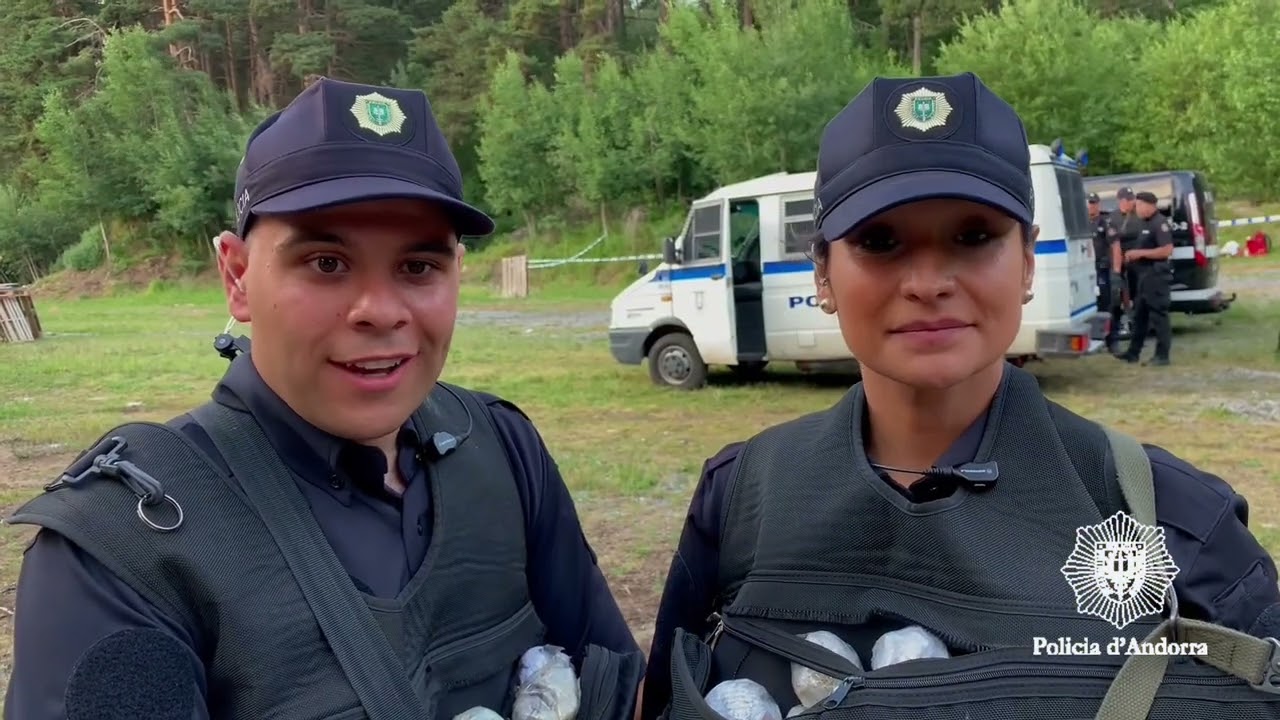 Simulaci&oacute; de la Policia andorrana davant d'una manifestaci&oacute; 