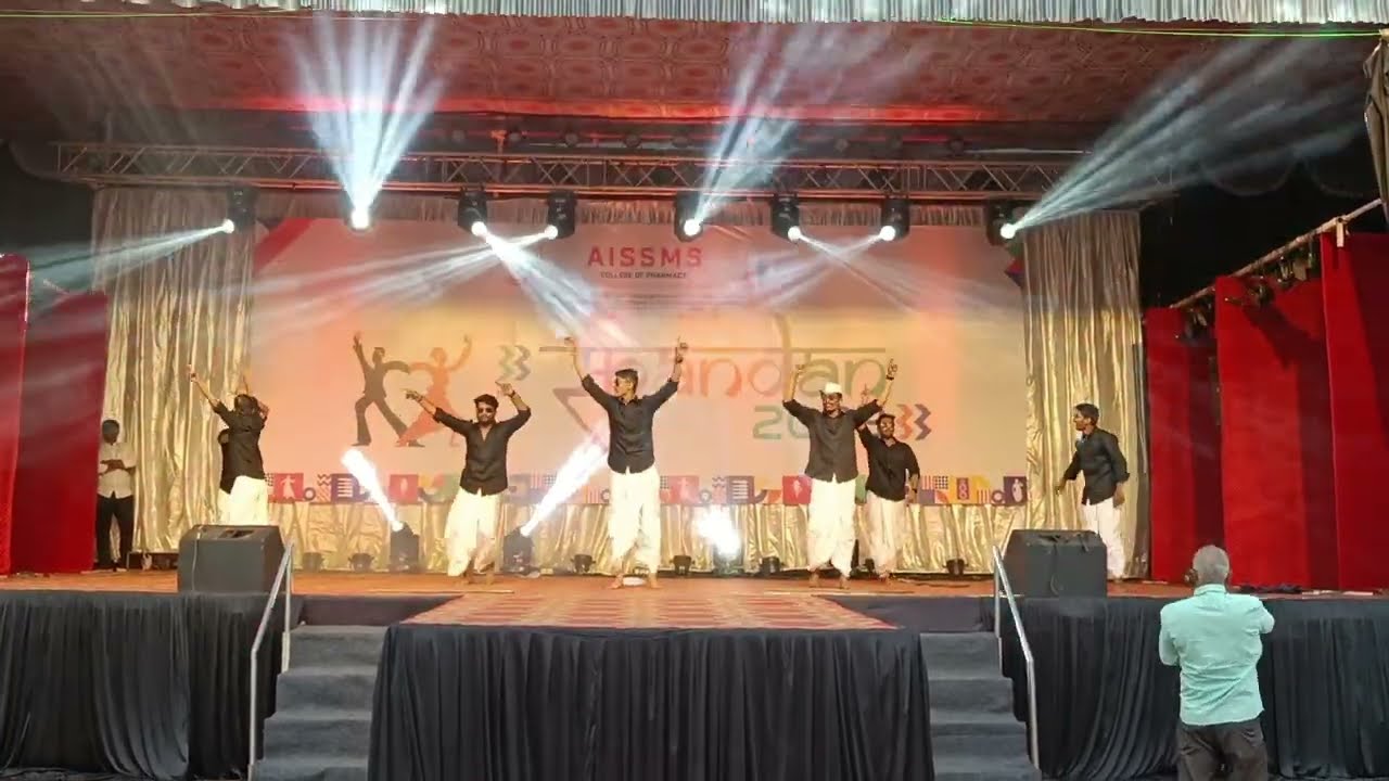 Boys Comedy And Funny Dance Performance at AISSMS College of Pharmacy, Pune #Spandan 2023