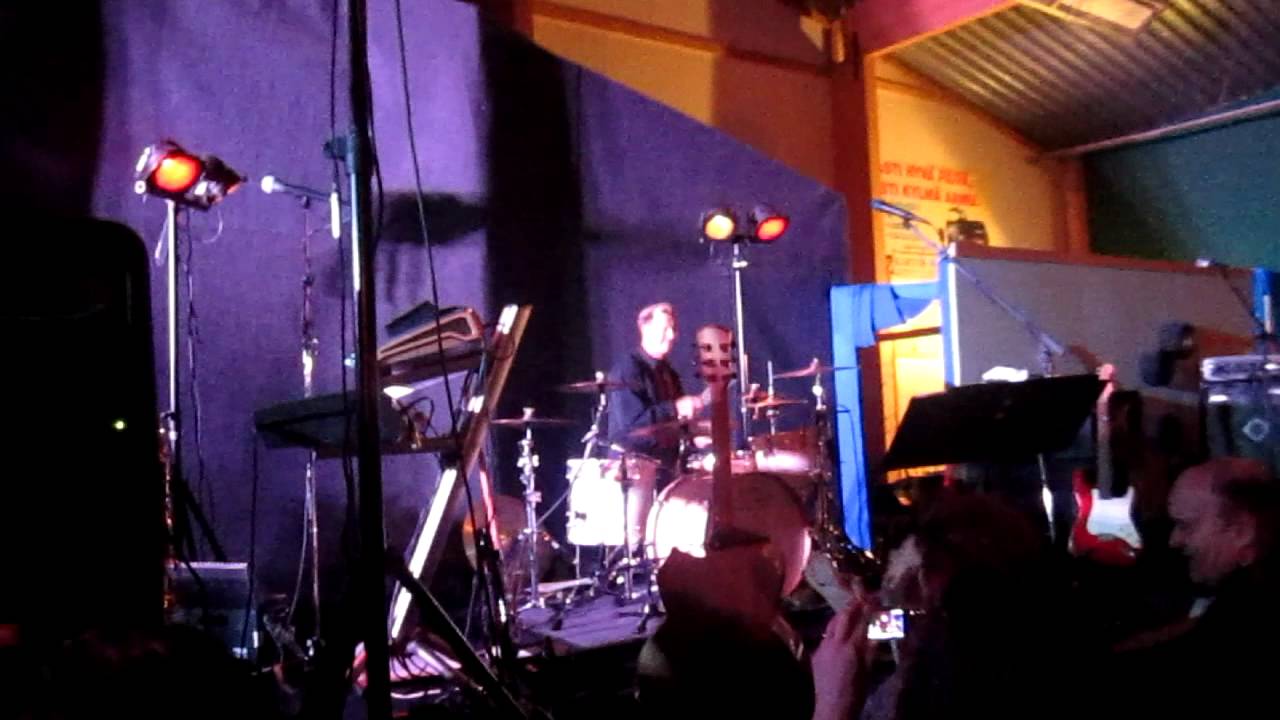 Lasse Hoikka & Souvarit - Tunturipuro ja Ciao, amici ciao (Lassen paluu rumpuihin)