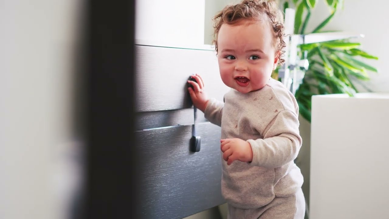 BABYGO&reg; Child Safety Straps - the ultimate baby proofing tool!