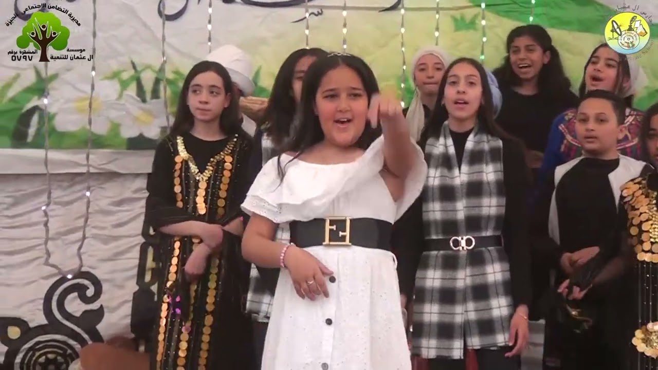 حفله عيد الام استعراض (احسن ناس) من مدرسة آل عثمان