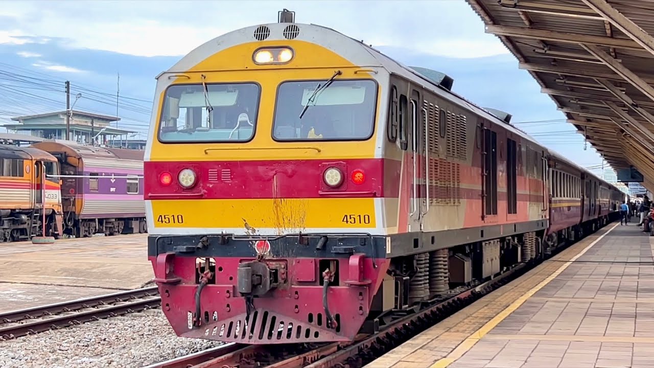 SRT. สถานีสุราษฎร์ธานียามเช้ากับขบวนรถเร็วที่ 167 HITACHI 4510 กับขบวนรถรวมที่ 490 รถรับ-ส่งนักเรียน