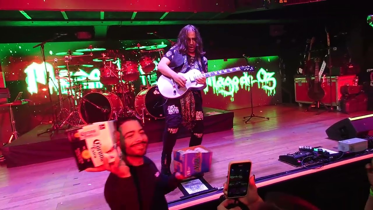 Solo de guitarra de Jorge Salan, mago de oZ 2024