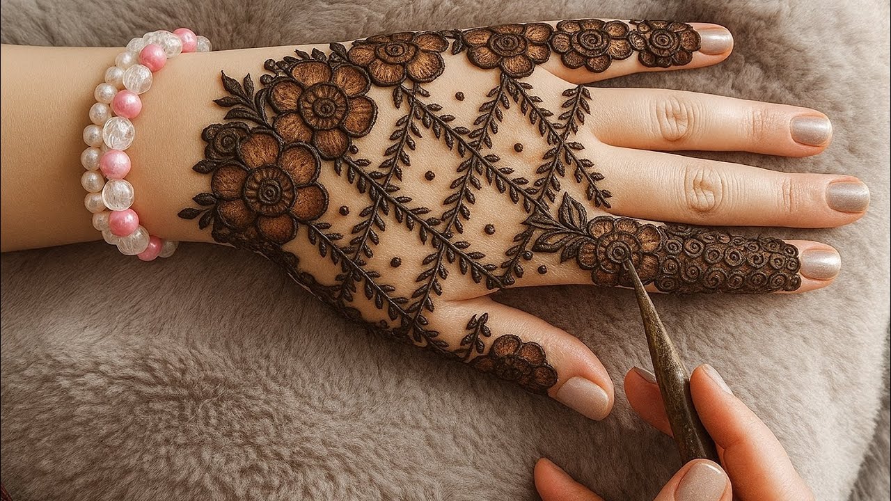 New Trending Mehendi Design ||Simple Henna Design 