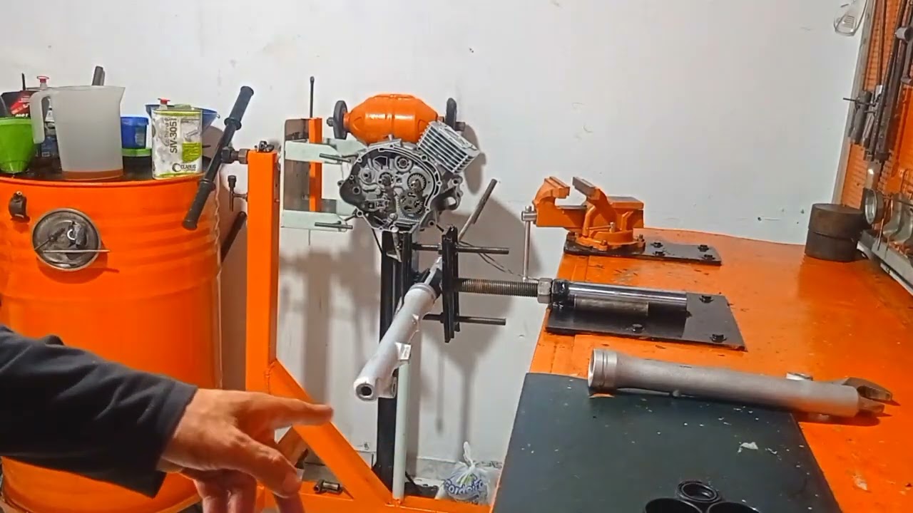 TROCANDO RETENTOR SUSPENSÃO BIZ 125  T passo a passo !!