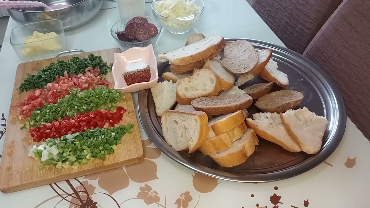 Bayat Ekmek Pizzası Tarifi Pratik Değerlendirme  #shorts #youtube #trending  #keşfet #food #cooking