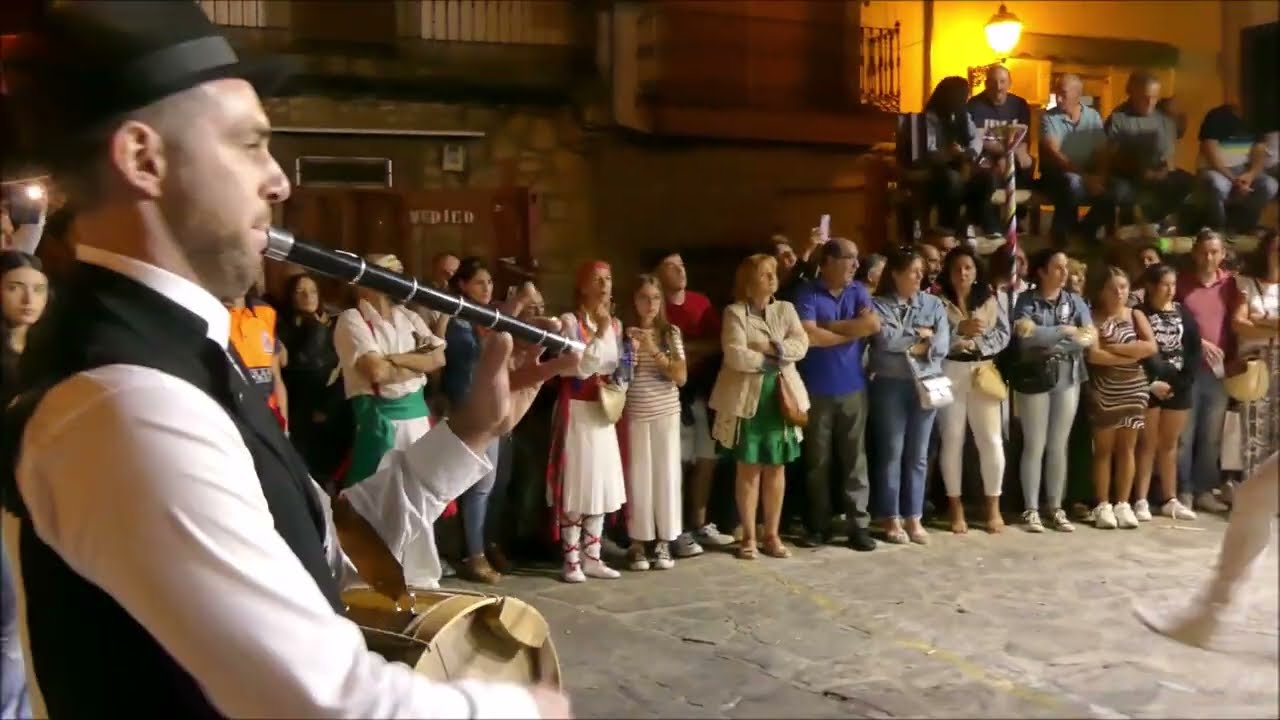 Danzantes de GUIJO DE SANTA BÁBARA en II Concentración de Danzantes en Jarandilla de la Vera