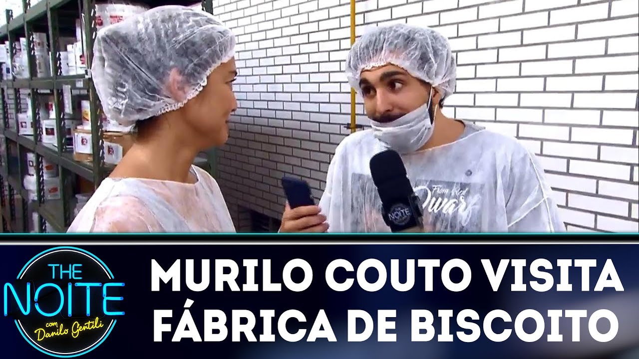 Murilo Couto visita fábrica de biscoito da sorte | The Noite (23/03/18)