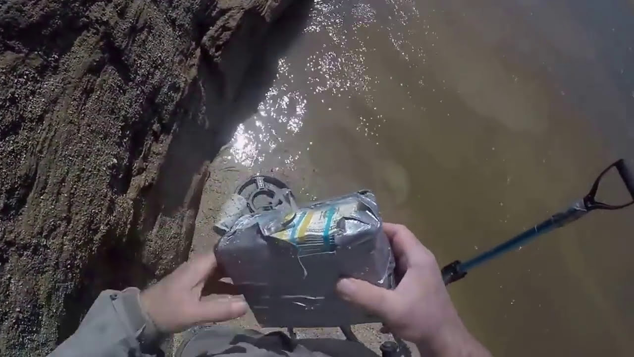 Man Finds $$$110,000.00 Cash ! Angel Beach Treasure Hunt ! Lost Drug Money !شاب عثر على كنز
