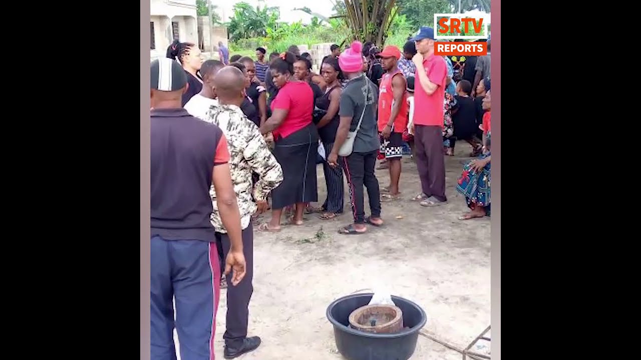 Angry Residents Of Oyigbo In Rivers State Protest Lack Of Electricity, Bad Roads