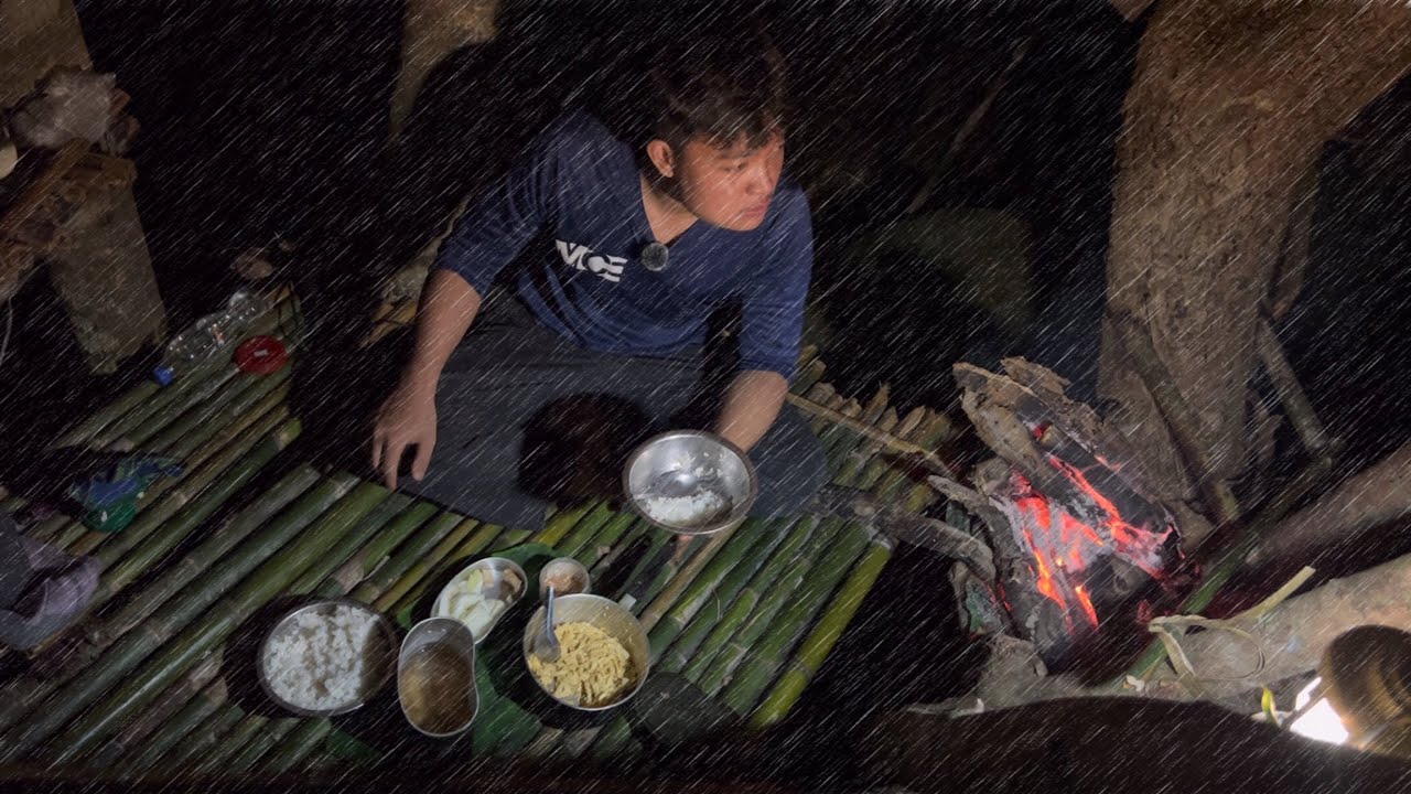 นอนห้างติดลำธารไม่รู้ห้างใคร? เลยตัดสินใจนอน1 คืน! จะได้มีแรงเดินทางต่อ! พายุมาตอนตี4!