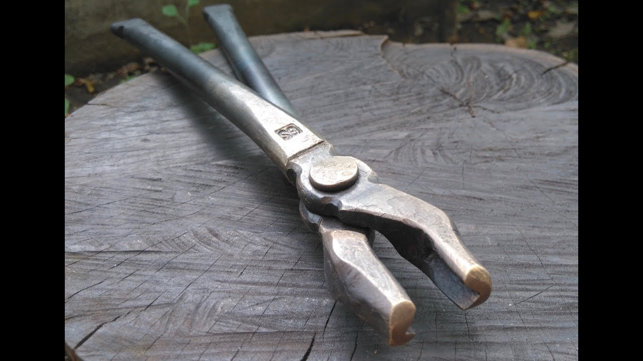 Blacksmithing - hand forging diamond (square) jaw tongs - GS Tongs