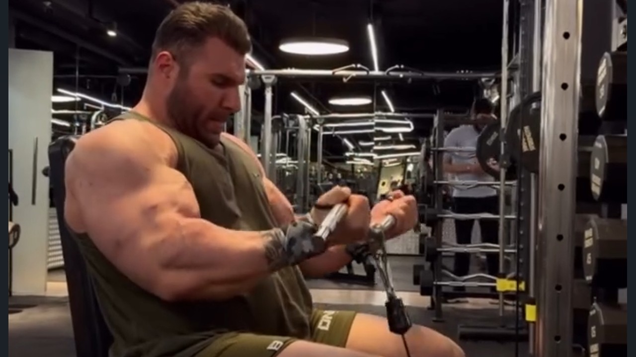 Arsand Bachir Shows His Intense 4 Exercise Arms Workout for Bigger Biceps and Triceps