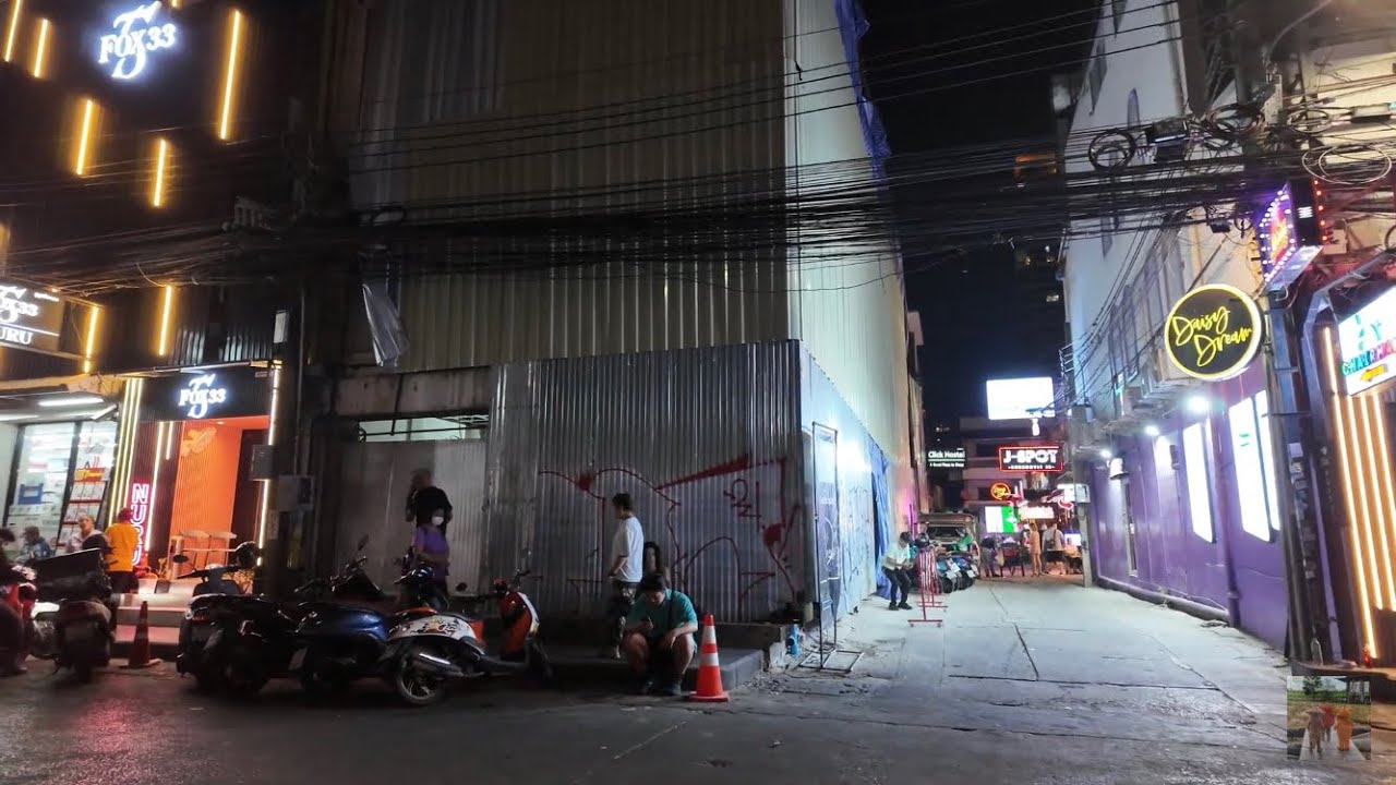 🇹🇭4K | Bangkok Night Walk: Sukhumvit Soi 33 & 23 | Red Light Streets (Phrom Phong&ndash;Asok)