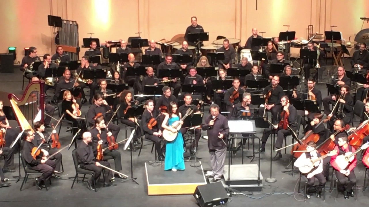 Fabiola tocando el Cuatro, con la Sinfonica de Puerto Rico 2016