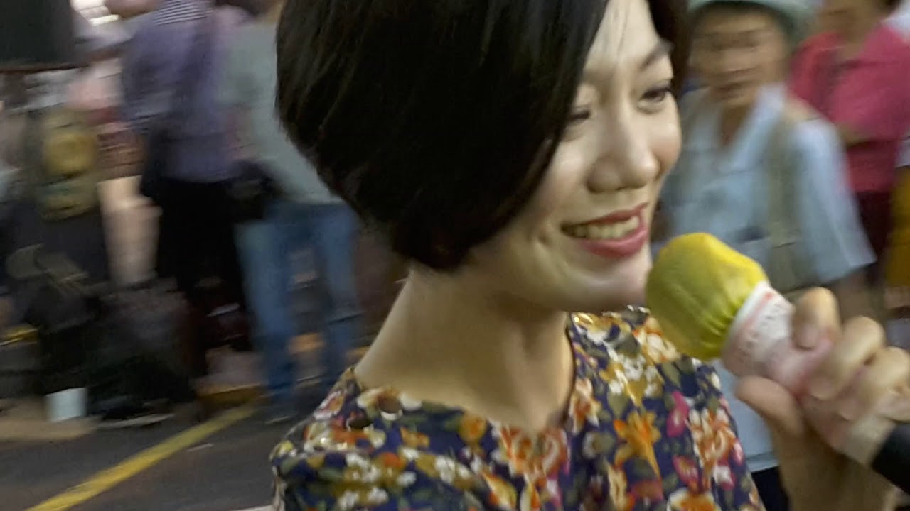 旺角羅文 26/08/2017 香港之夜 + 水上人 + 誰來愛我 --- 天后級小龍女迷你演唱會