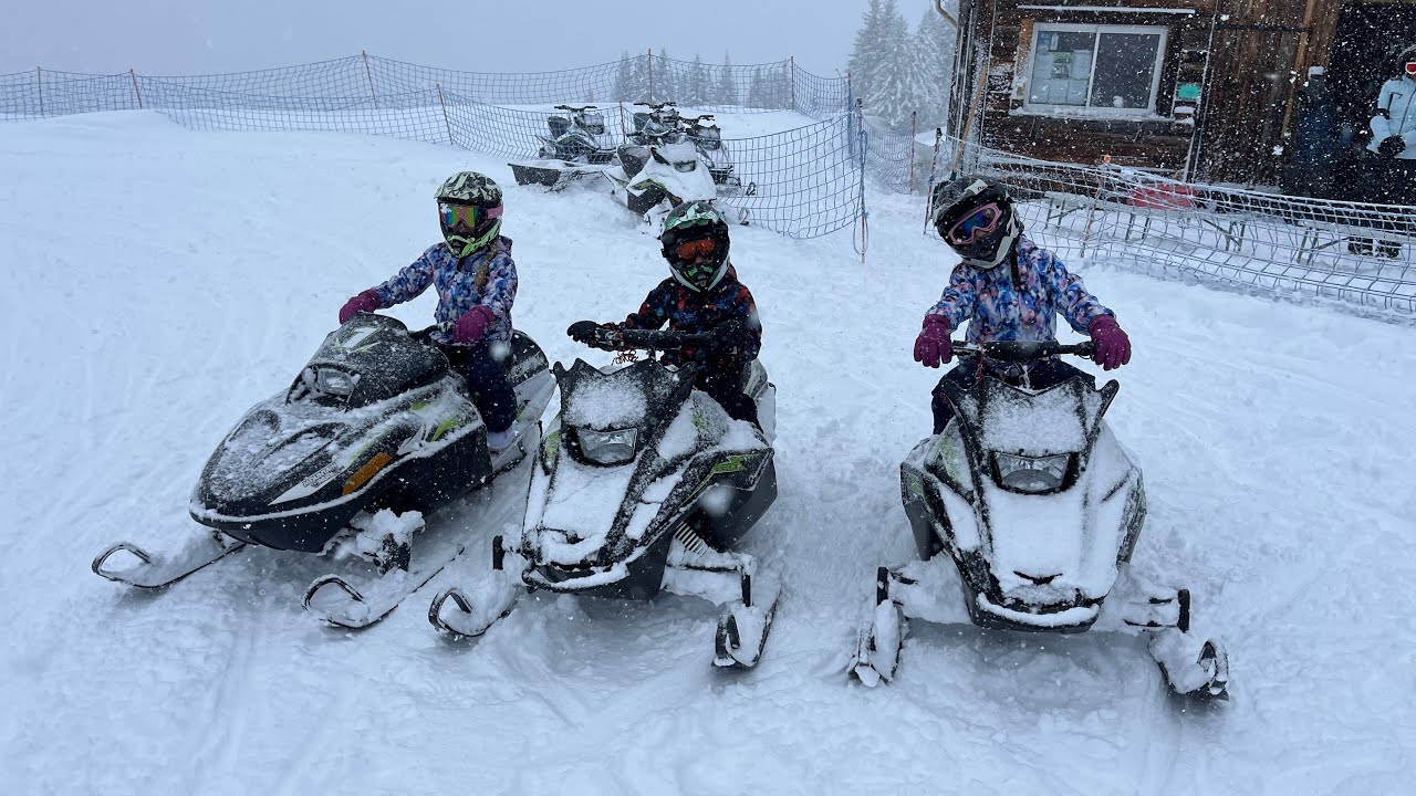 Amelia, Alfred and special guest Coco Chanel try out some Skidoos in Avoriaz France ☃️⛷️