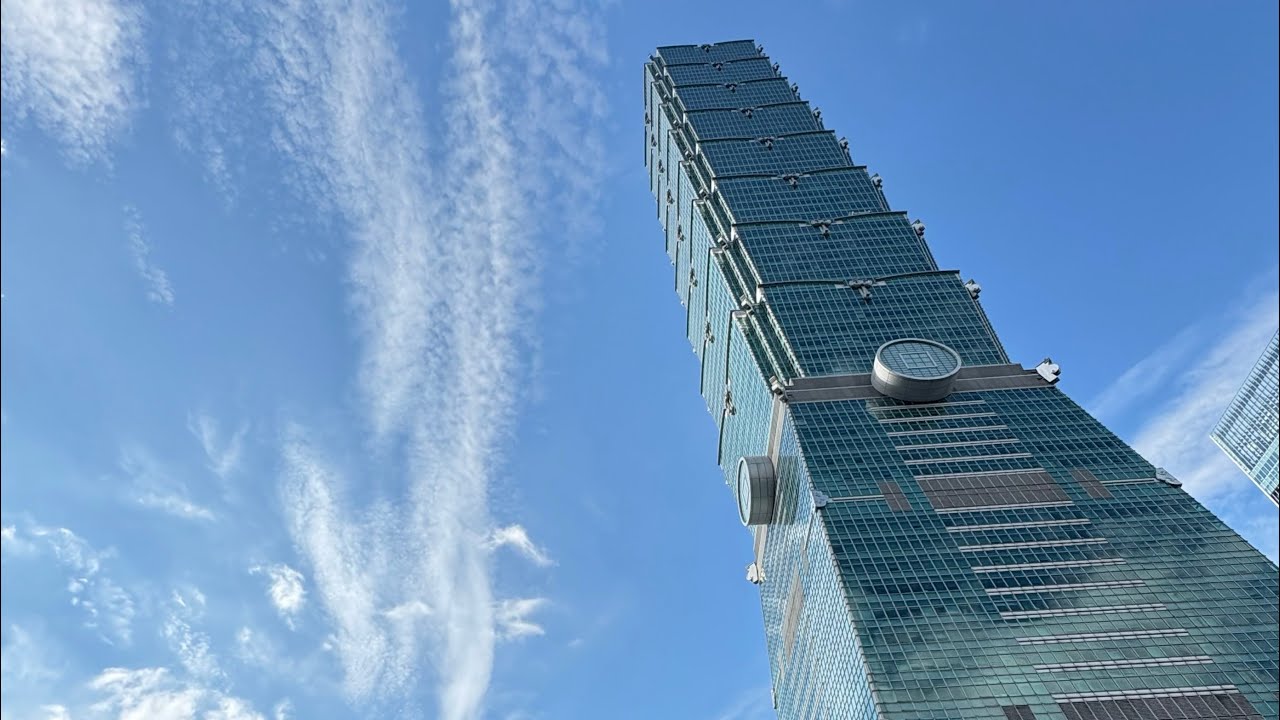 Alex Honnold free solo to Climb Taipei 101 (Live)