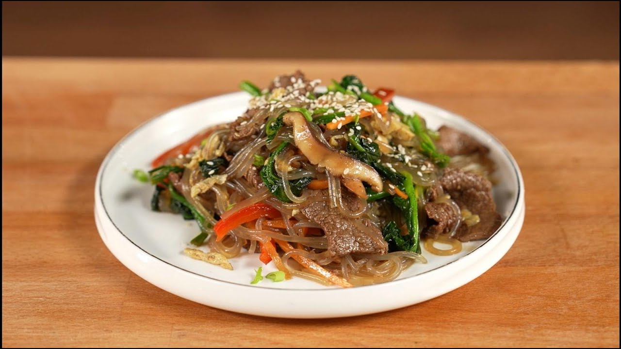 15 DAKİKADA KOLAY JAPCHAE TARİFİ (KOREAN GLASS NOODLES)