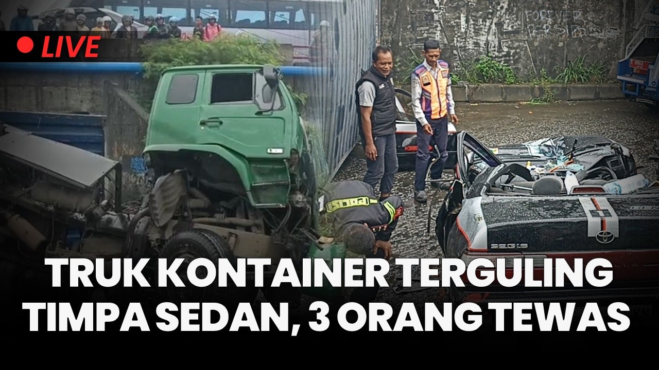 🔴Truk Kontainer Terguling Timpa Sedan di Karawang, Supir Diperiksa dan Dicek Urine