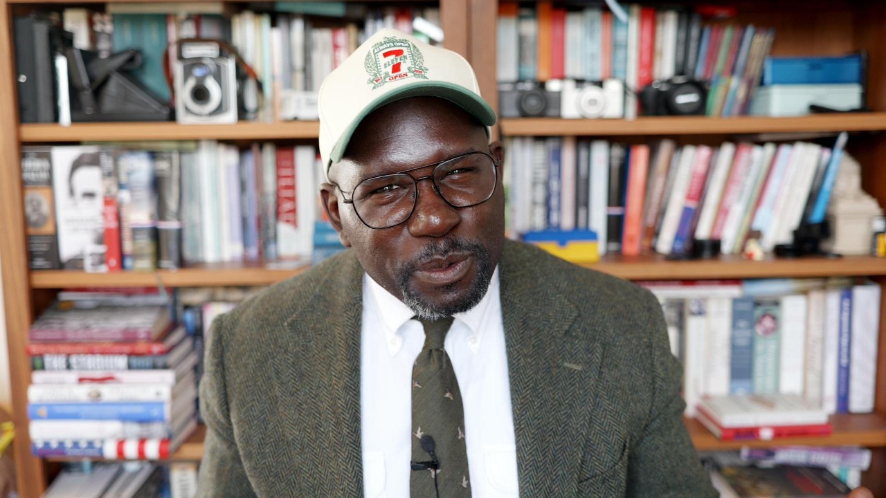 Олигархи — зло, продажность и полнейшие идиоты.