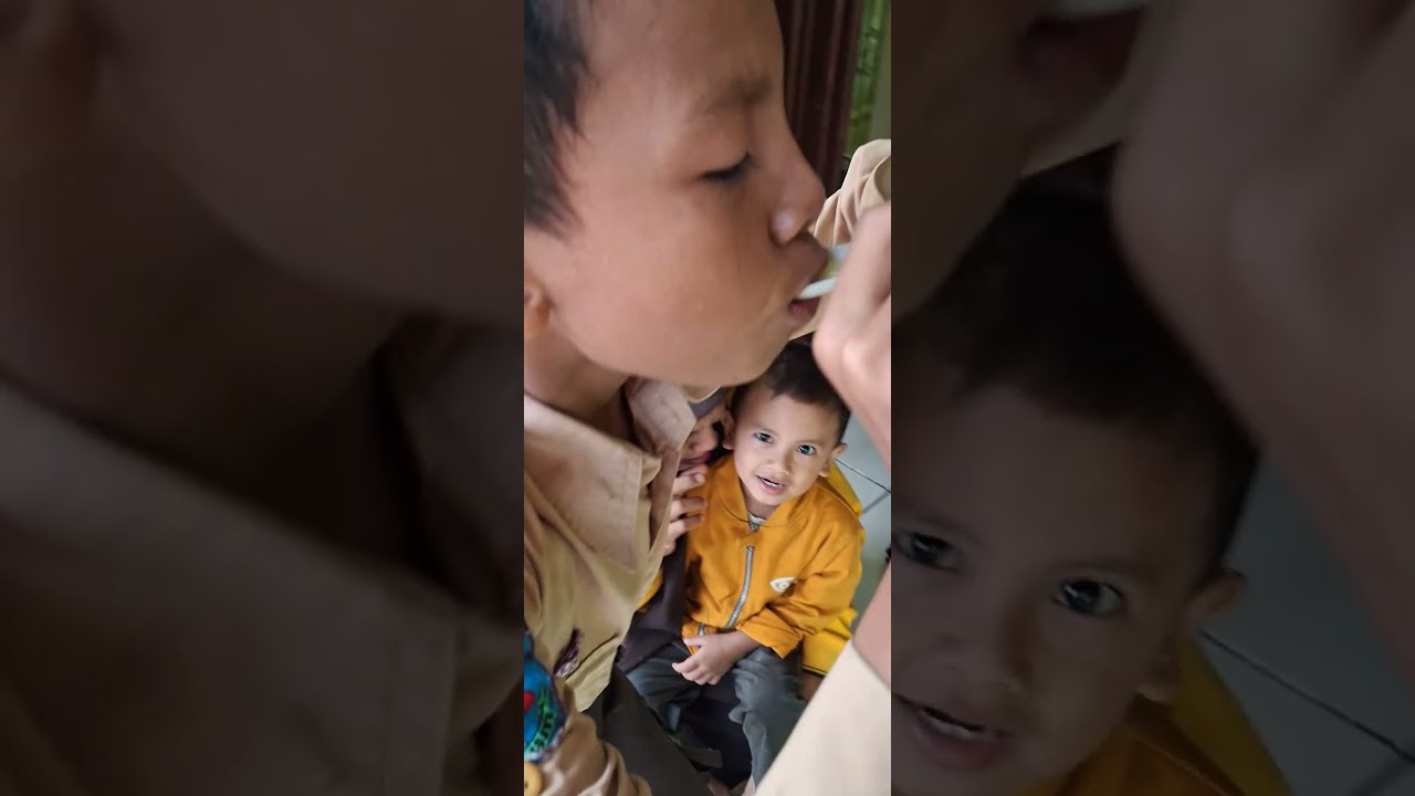 kasih obat ke azlan yang lagi sakit gigi #trendingshorts