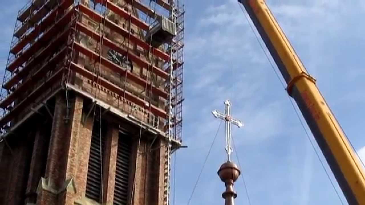 A bátaszéki templomtorony új sisakjának elkészülte