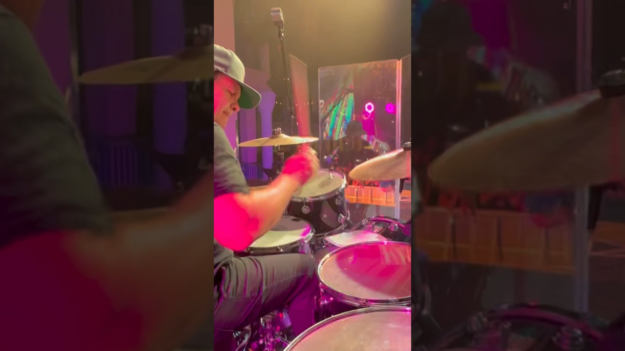 I walked on stage behind Craig Macintyre #shorts #GooGooDolls #moderndrummer #JMonWalkOn