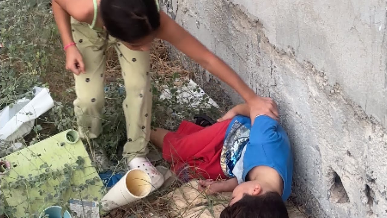 طفلة وجدت بداخل السيارة نصف مليون دولار رفضت ان تسرق رغم جوع اخوها😭🥺؟!
