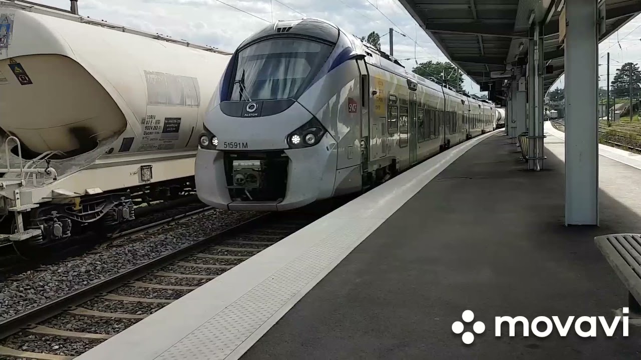 Treinen op station Gare de Dole 12-8-2021. French trains, trains Français