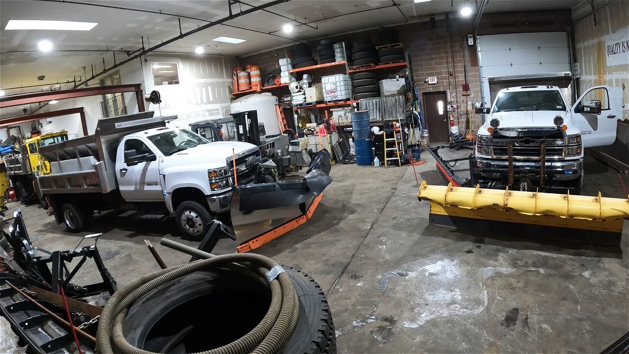 2019 AND 2020 CHEVY 6500 SNOW PLOW TRUCK COMPARISON! WING PLOW VS V PLOW!