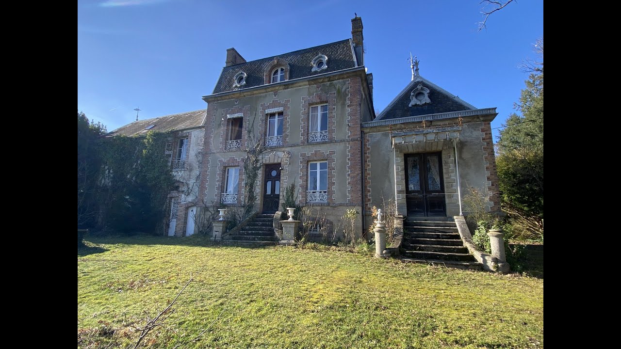 Idyllic Mini Chateau for sale in the Haute-Vienne, France - Ref. BVI68731