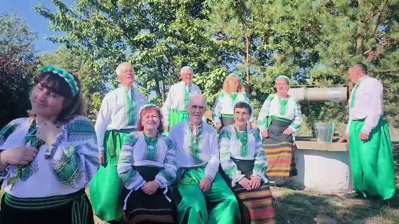 Калина стоїть біла..